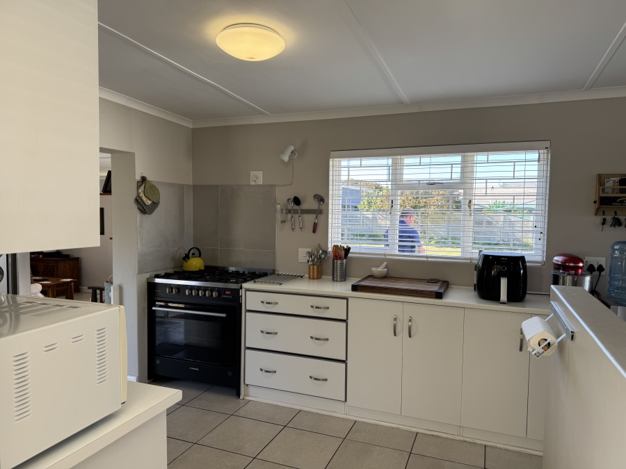 3 Bedroom Property for Sale in Sandbaai Western Cape